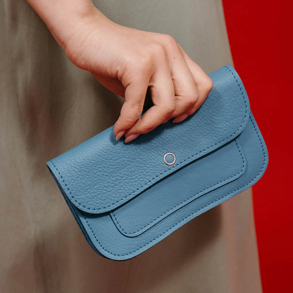 CAT CHASE PAINTERS BLUE MEDIUM